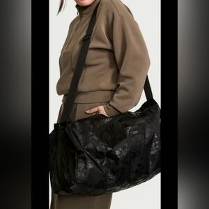 🖤 Victoria's Secret Floral Black On Black Pattern Weekender Bag Os (NWOT)